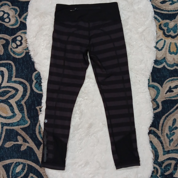 Lululemon black & gray stripe athletic crop leggings womens sz 4 - Picture 5 of 10